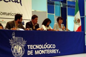 Clausura de mesas de trabajo en la V Bienal Iberoamericana de la Comunicación (México 2005).